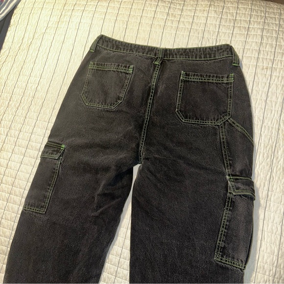 Hot Topic Denim High Rise Carpenter Size 17 Black with Green stitching - Picture 3 of 9
